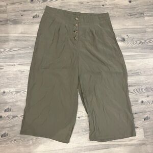 Lightweight Olive Green Capris